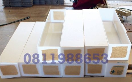 box akrilik custom 3mm susu presisi rapi untuk signage dan display