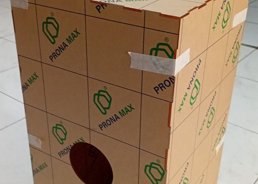 kotak undian akrilik transparan custom dengan slot lubang atas untuk kotak saran kotak donasi kotak suara berbahan acrylic kuat dan elegan