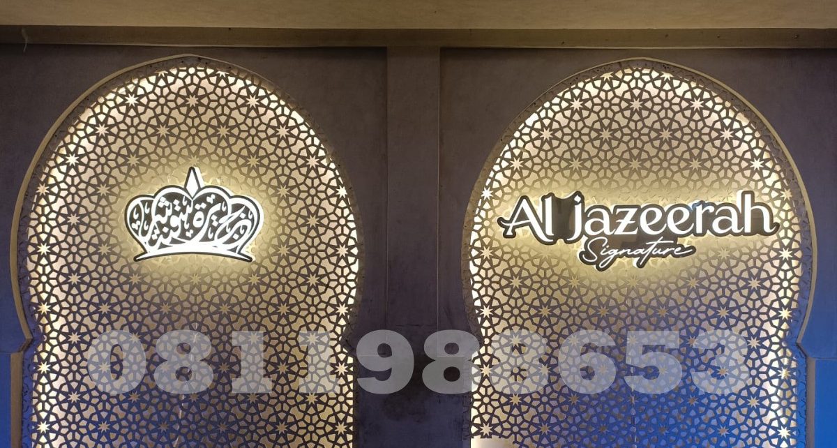 signage huruf timbul akrilik LED warm white interior restoran mewah