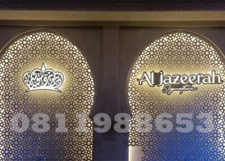 signage huruf timbul akrilik LED warm white interior restoran mewah