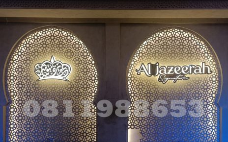 signage huruf timbul akrilik LED warm white interior restoran mewah