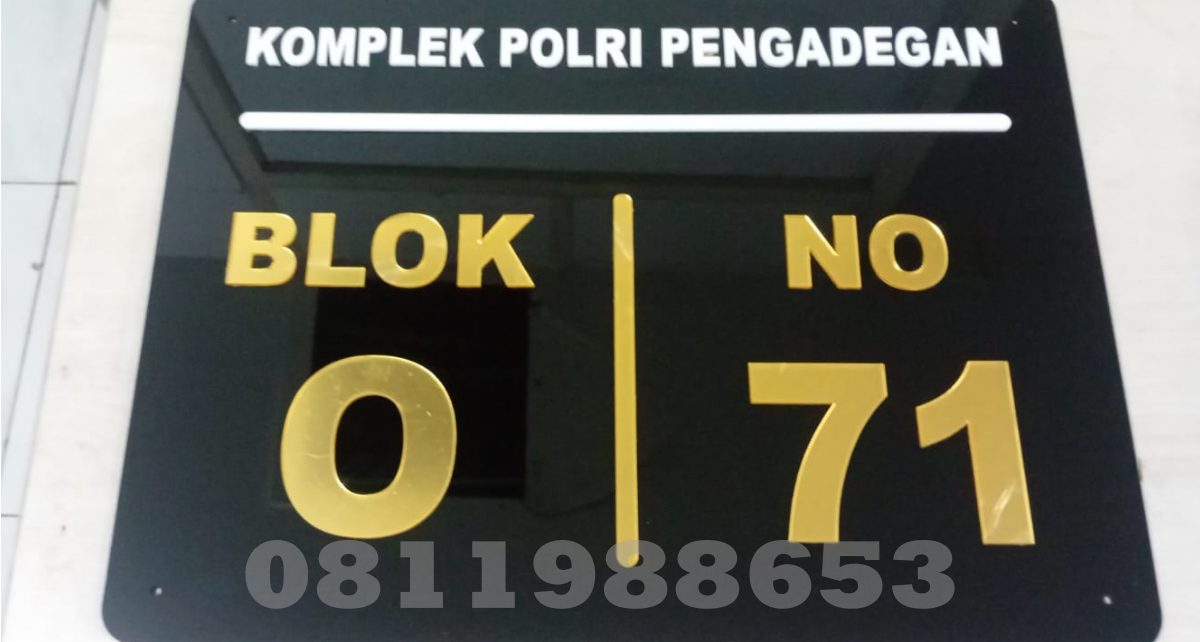 nomor rumah akrilik custom warna hitam huruf timbul gold