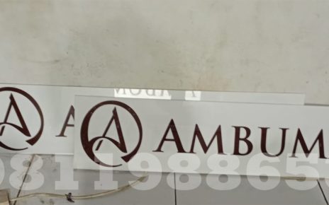 signage akrilik logo perusahaan ambumah papan nama akrilik elegan untuk branding usaha