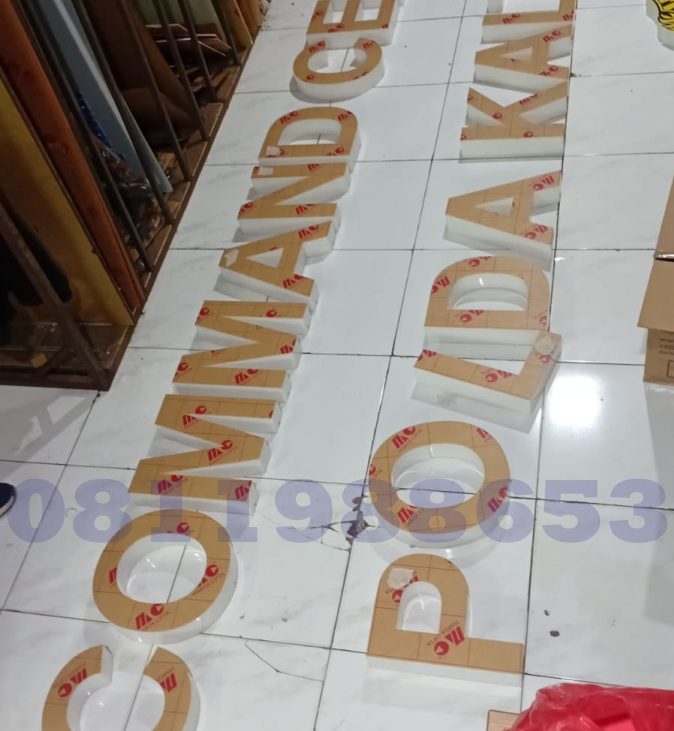 tulisan akrilik timbul branding kantor modern