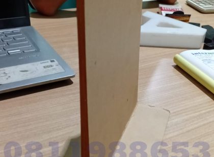 holder menu akrilik custom kuat dan jernih