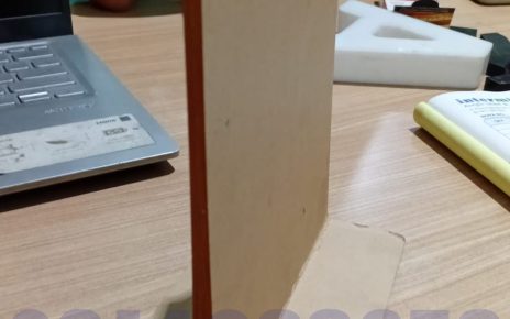 holder menu akrilik custom kuat dan jernih