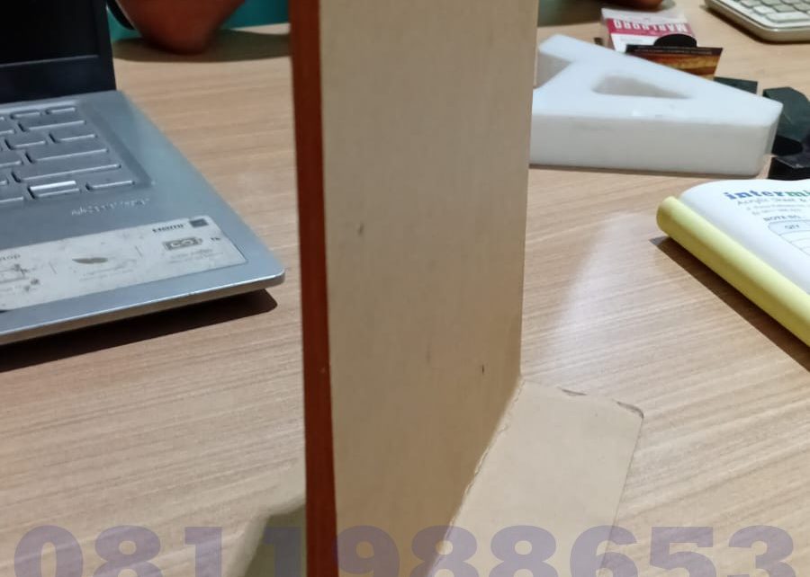 holder menu akrilik custom kuat dan jernih