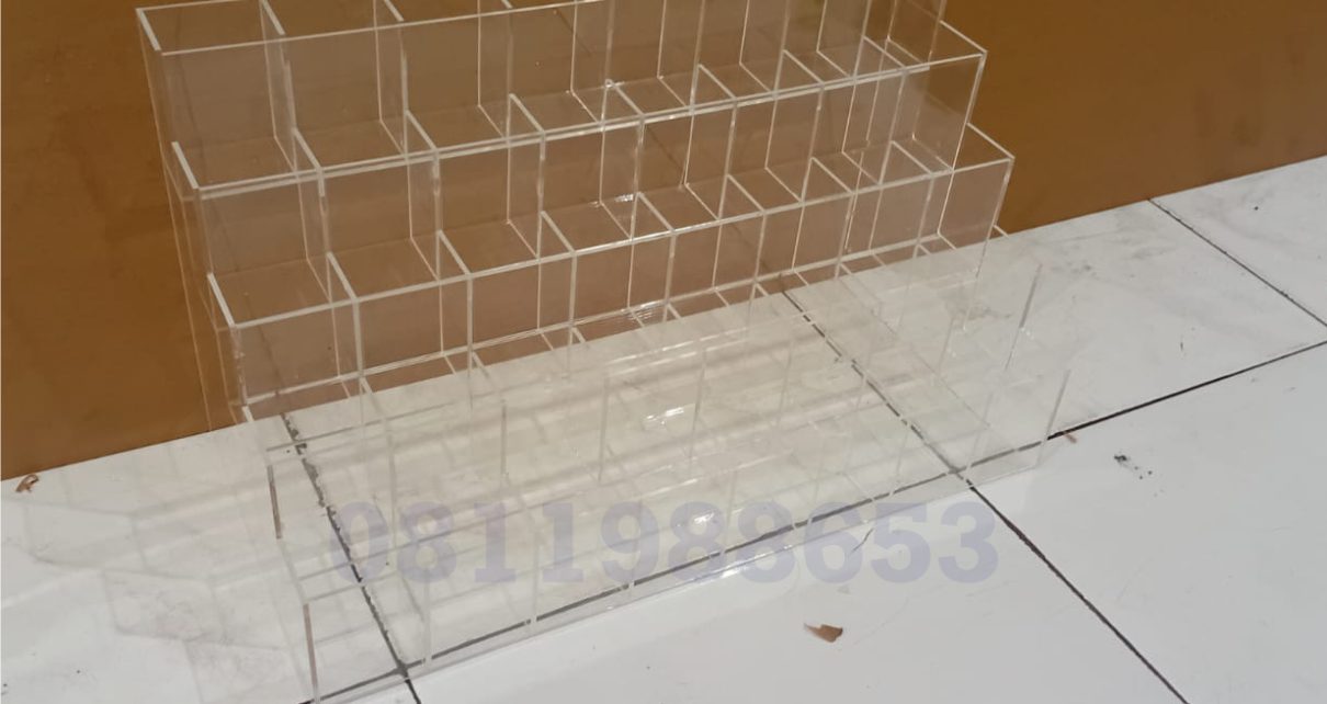 rak akrilik bening kuat dan elegan